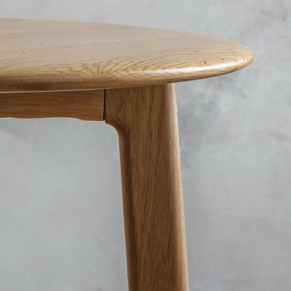 Round Oak Side Table – Madrid Living Room